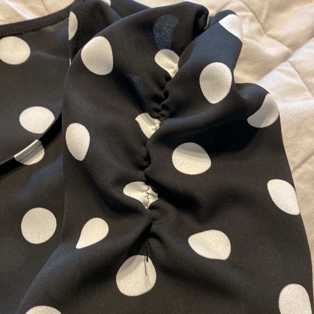 Beautiful black & white shirt. Perfect for work. Excellent condition. - Picture 8 of 8